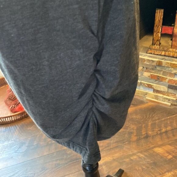 MATERNITY top-runs small - Picture 3 of 6